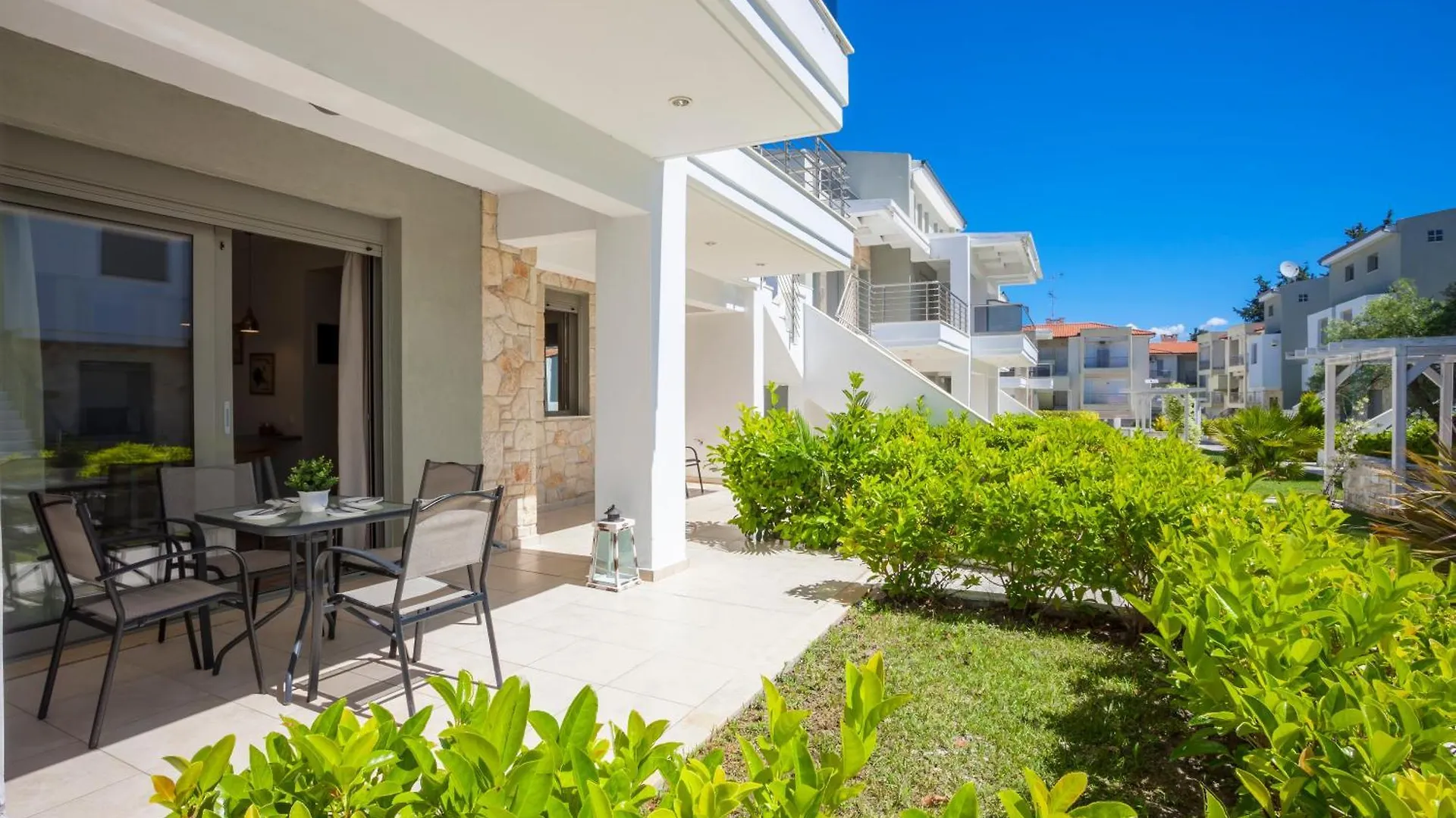 Apartments Enastron بيفكوهوري اليونان
